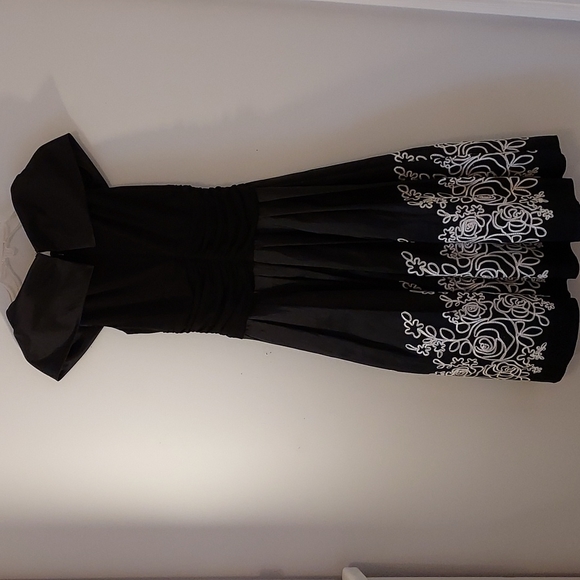 La Nouvelle Renaissance Dress - Picture 7 of 10